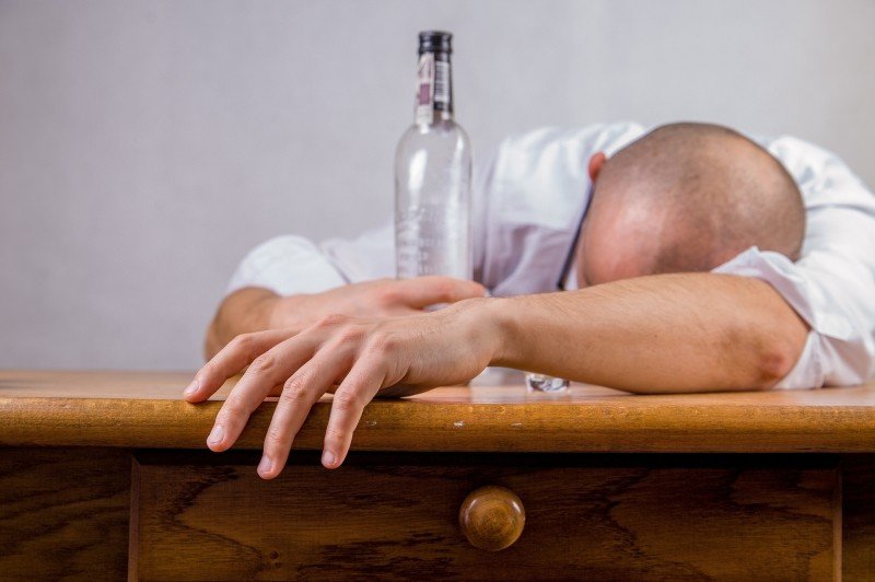 5 Tipov ako vydržat viac piť a neopiť sa